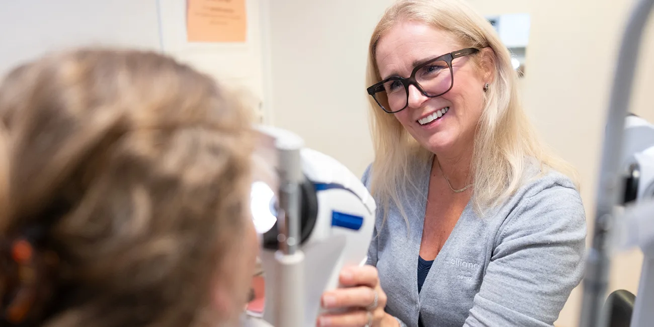 Tørre øyne konsultasjon hos Alliance Optikk Sande